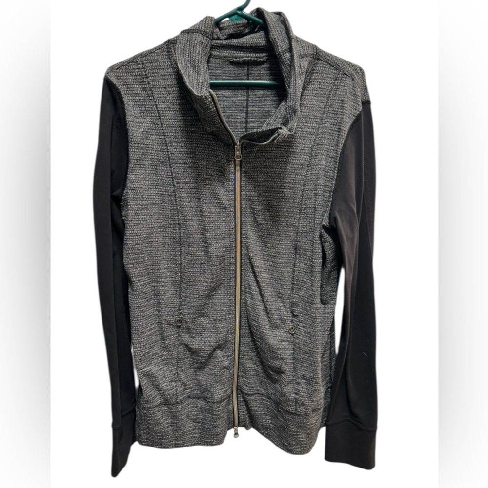 Lululemon Daily Yoga Jacket
Coco Pique Black / Black - Picture 5 of 8